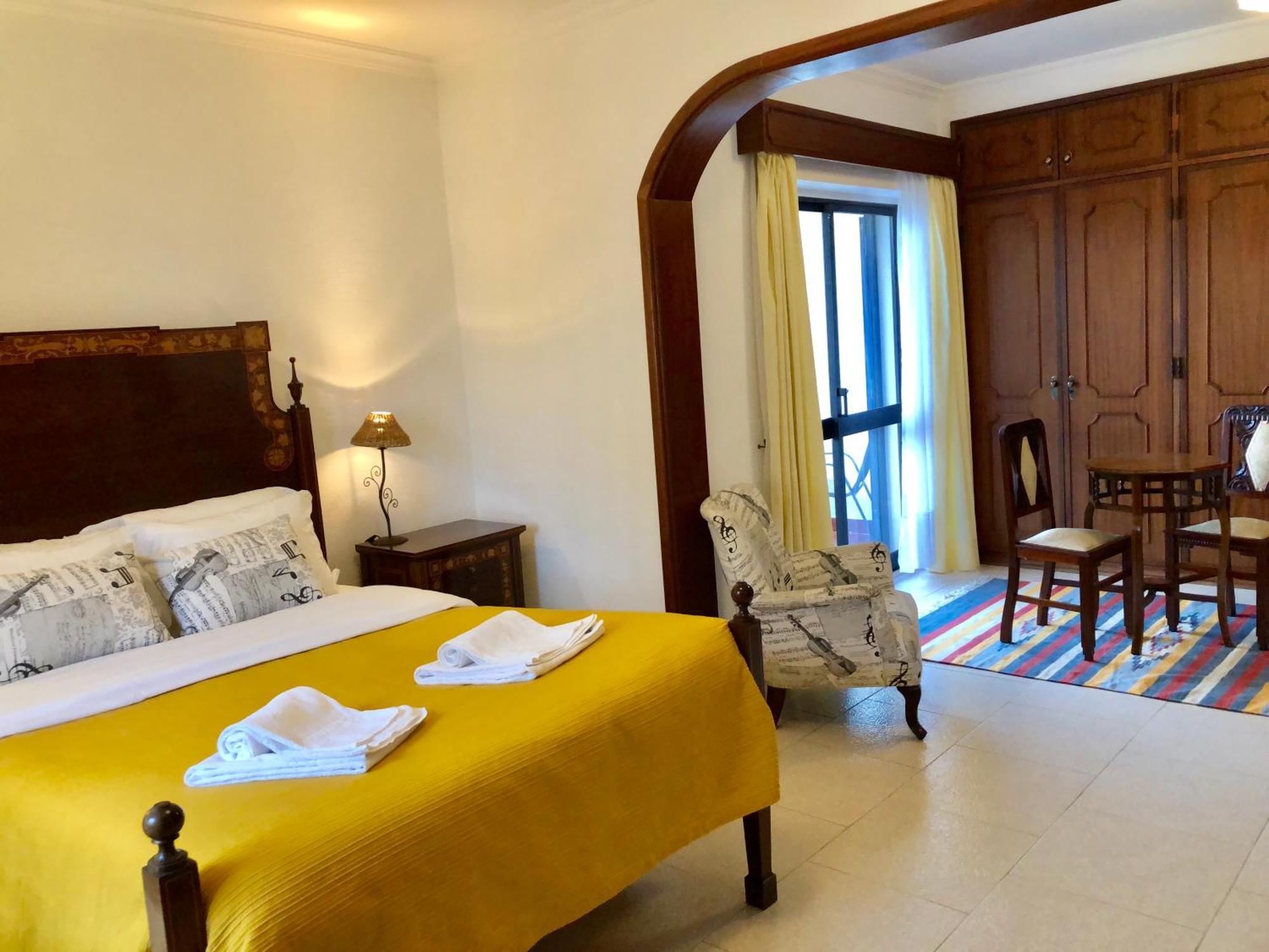 Manelisa Cascais Bed & Breakfast Room photo
